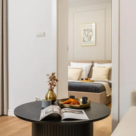 Apartment Old Town 5min Main Market Square Perfect Ac Wifi Parking Balcony